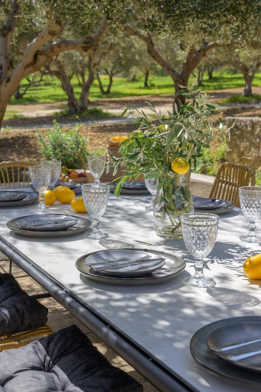 Zahrada ubytování The Olive Grove Villas with swimming pool and breakfast
