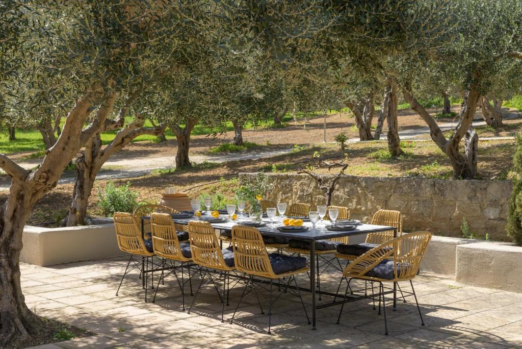 Zahrada ubytování The Olive Grove Villas with swimming pool and breakfast