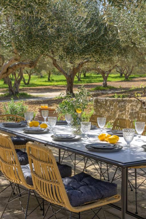 Zahrada ubytování The Olive Grove Villas with swimming pool and breakfast