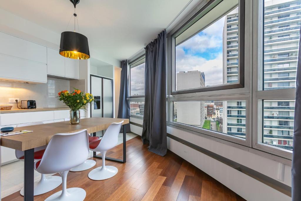 Fotografie z fotogalerie ubytování Comfortion Zaira - Suite de luxe avec vue sur la Défense v destinaci Puteaux