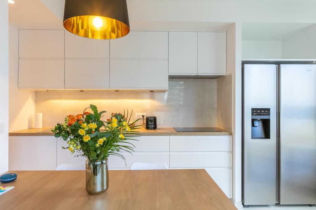 Kuchyň nebo kuchyňský kout v ubytování Comfortion Zaira - Suite de luxe avec vue sur la Défense