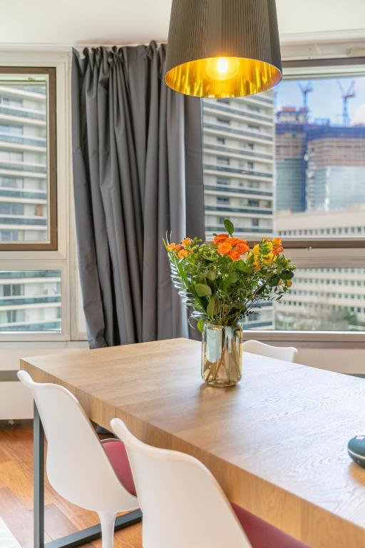 Fotografie z fotogalerie ubytování Comfortion Zaira - Suite de luxe avec vue sur la Défense v destinaci Puteaux