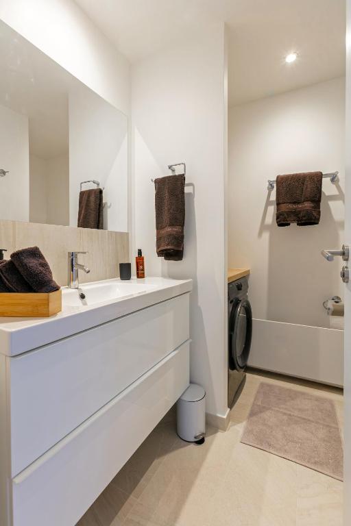 Fotografie z fotogalerie ubytování Comfortion Zaira - Suite de luxe avec vue sur la Défense v destinaci Puteaux