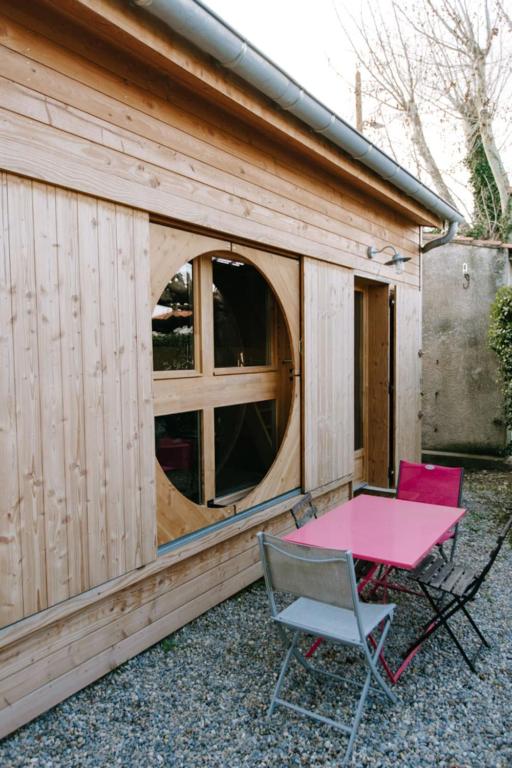 Fotografie z fotogalerie ubytování Charming Tiny House v destinaci LʼIsle-sur-la-Sorgue