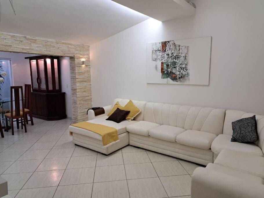 Χώρος καθιστικού στο Casa familiar condomínio fechado
