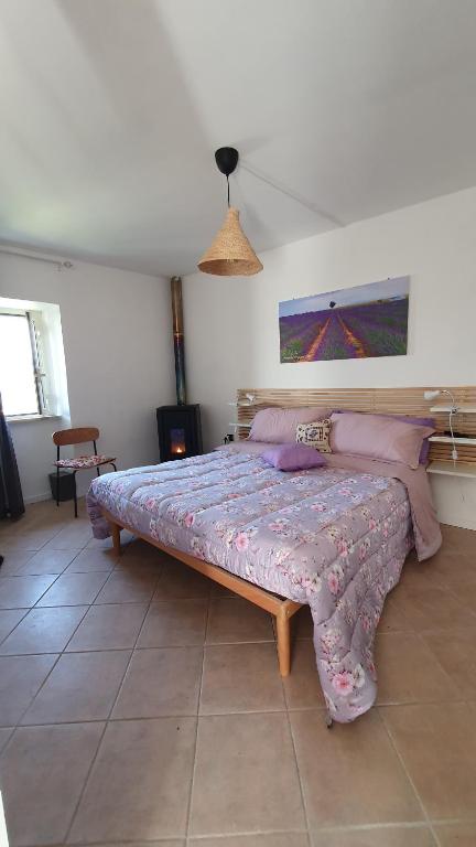 Ένα ή περισσότερα κρεβάτια σε δωμάτιο στο Profumo di Lavanda