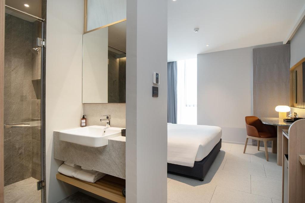 Saan Hotel Sathorn - 14