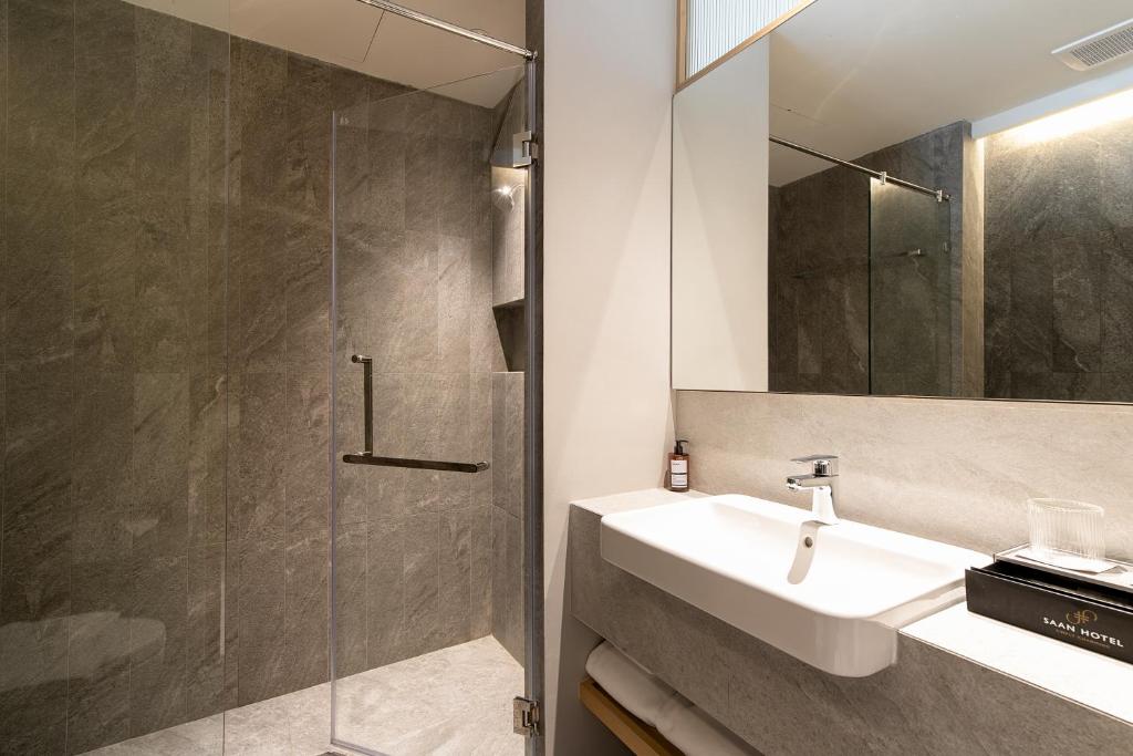 Saan Hotel Sathorn - 3