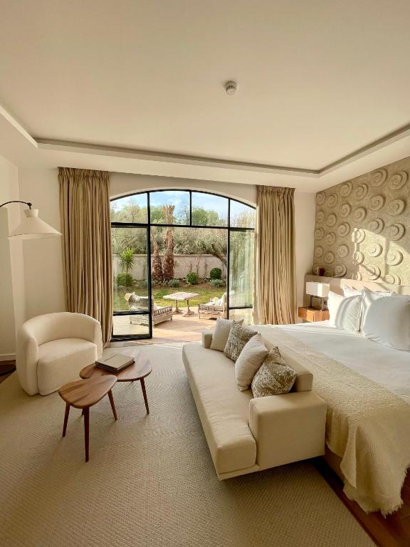 Postel nebo postele na pokoji v ubytování Ksar Char-Bagh Small Luxury Hotels