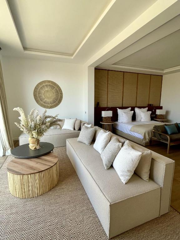 Posezení v ubytování Ksar Char-Bagh Small Luxury Hotels