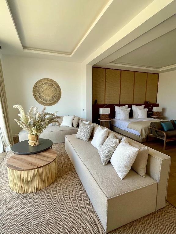 Posezení v ubytování Ksar Char-Bagh Small Luxury Hotels