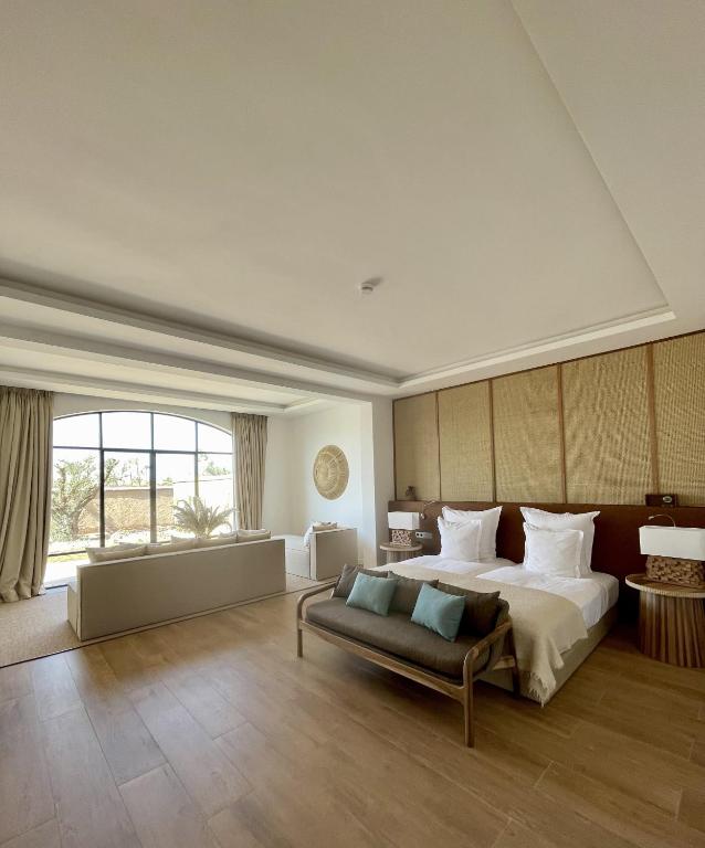 Postel nebo postele na pokoji v ubytování Ksar Char-Bagh Small Luxury Hotels