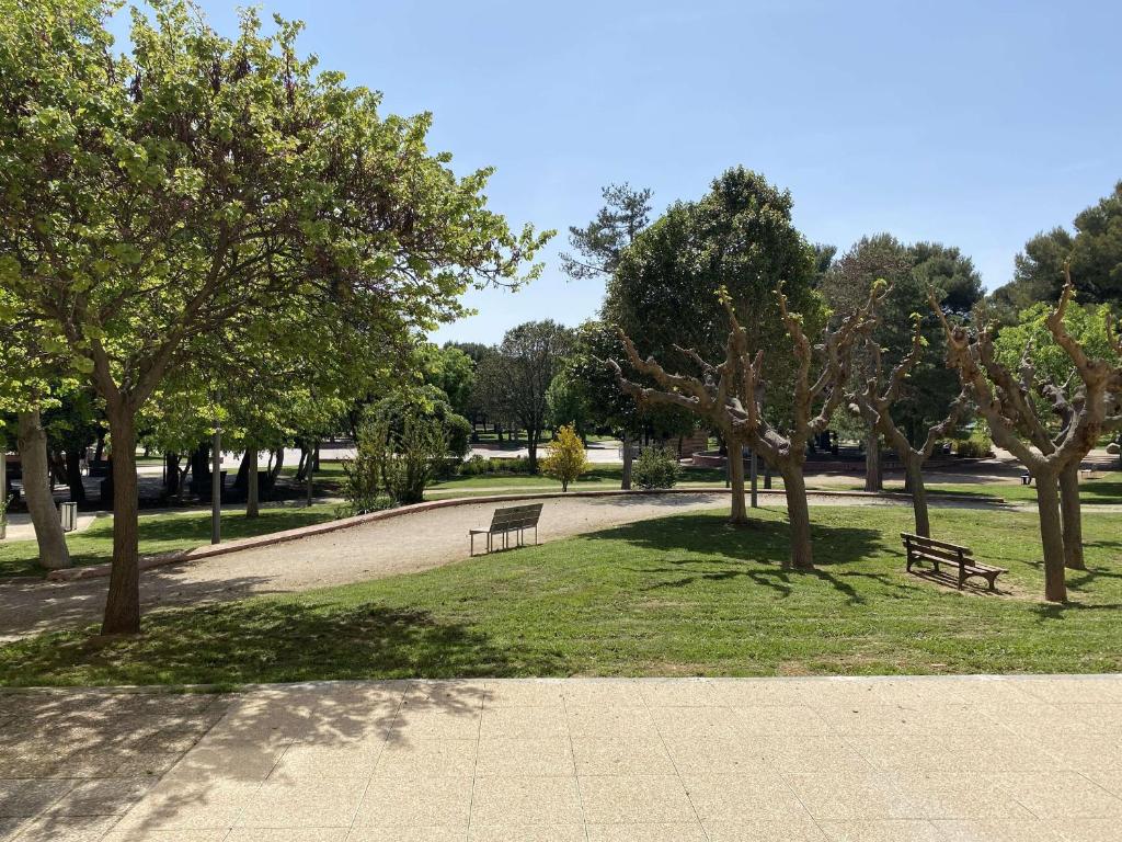 Photo de la galerie de l'établissement Studio lumineux avec climatisation et wifi à Balaruc-les-Bains - FR-1-553-61, à Balaruc-les-Bains