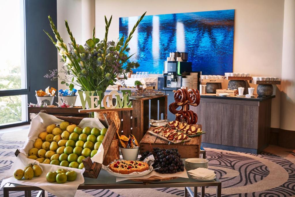 a buffet with fruits and vegetables on a table at Steigenberger Hotel Bremen in Bremen