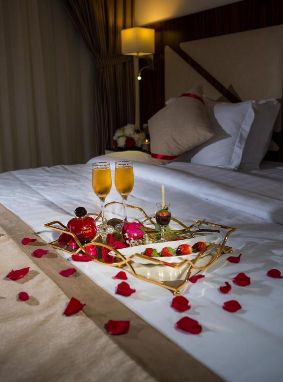 Postel nebo postele na pokoji v ubytování Sun Park Hotel Suites