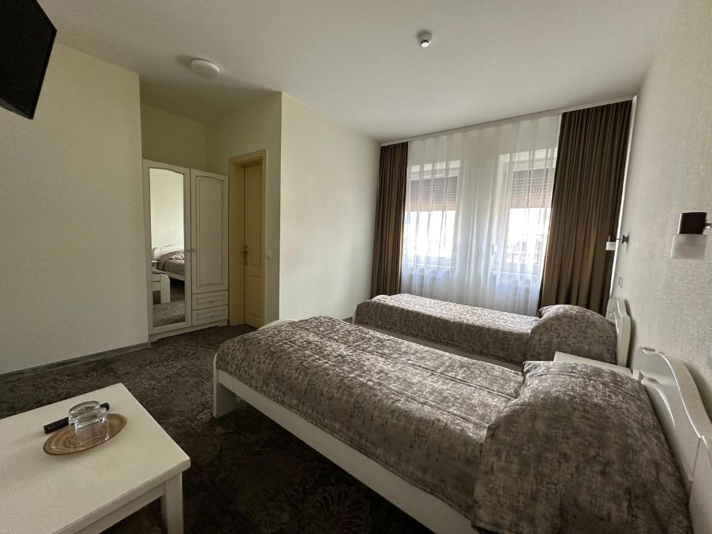 Keta - Tweepersoonskamer Met 2 Aparte Bedden En Douche