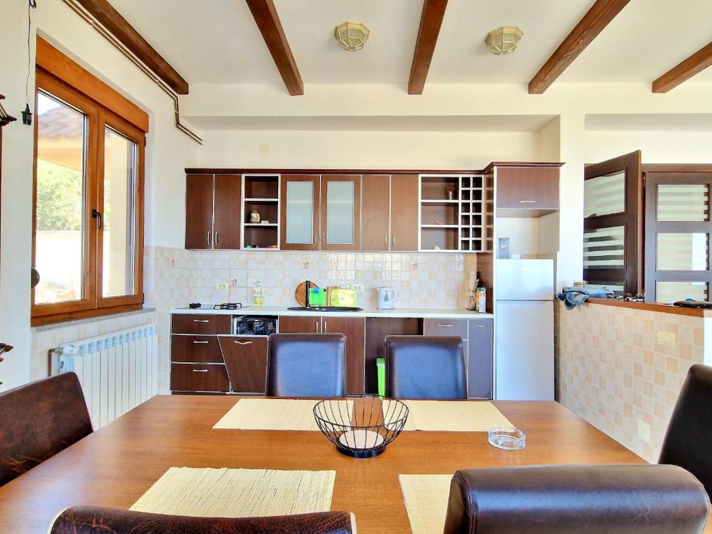 Kuchyň nebo kuchyňský kout v ubytování Luxury Villa Pontus