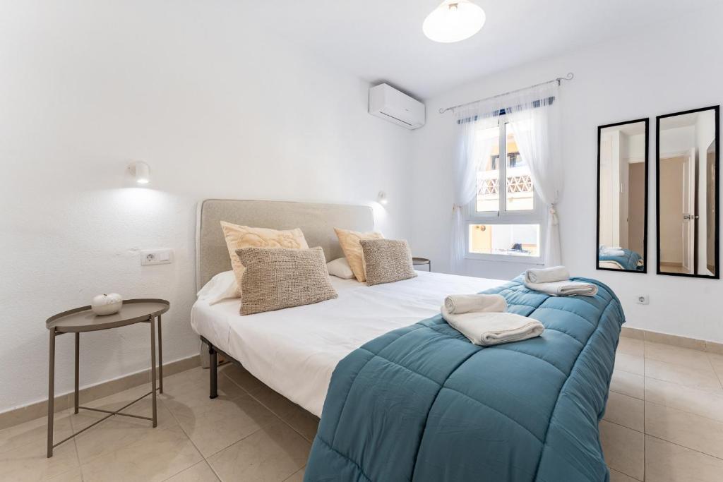 Posteľ alebo postele v izbe v ubytovaní Fantastic apartment in Beach Front Complex in Calahonda - Doña Lola - CS129