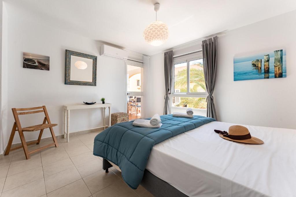 Posteľ alebo postele v izbe v ubytovaní Fantastic apartment in Beach Front Complex in Calahonda - Doña Lola - CS129