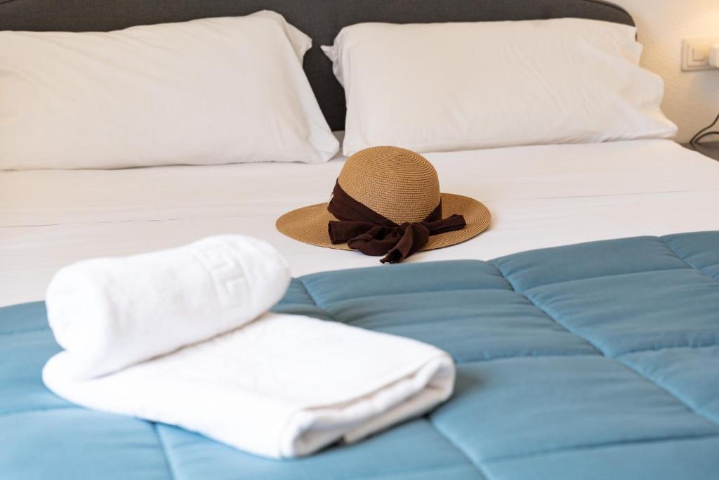 Posteľ alebo postele v izbe v ubytovaní Fantastic apartment in Beach Front Complex in Calahonda - Doña Lola - CS129