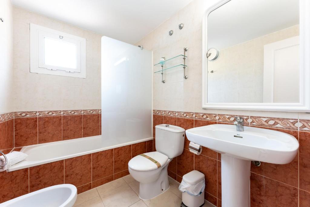 Kúpeľňa v ubytovaní Fantastic apartment in Beach Front Complex in Calahonda - Doña Lola - CS129