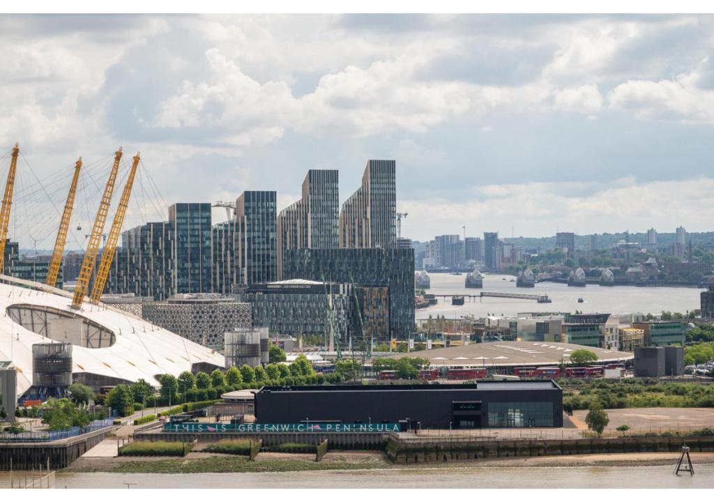 Elegant and Modern Apartments in Canary Wharf right next to Thames - Deluxe Double Studio