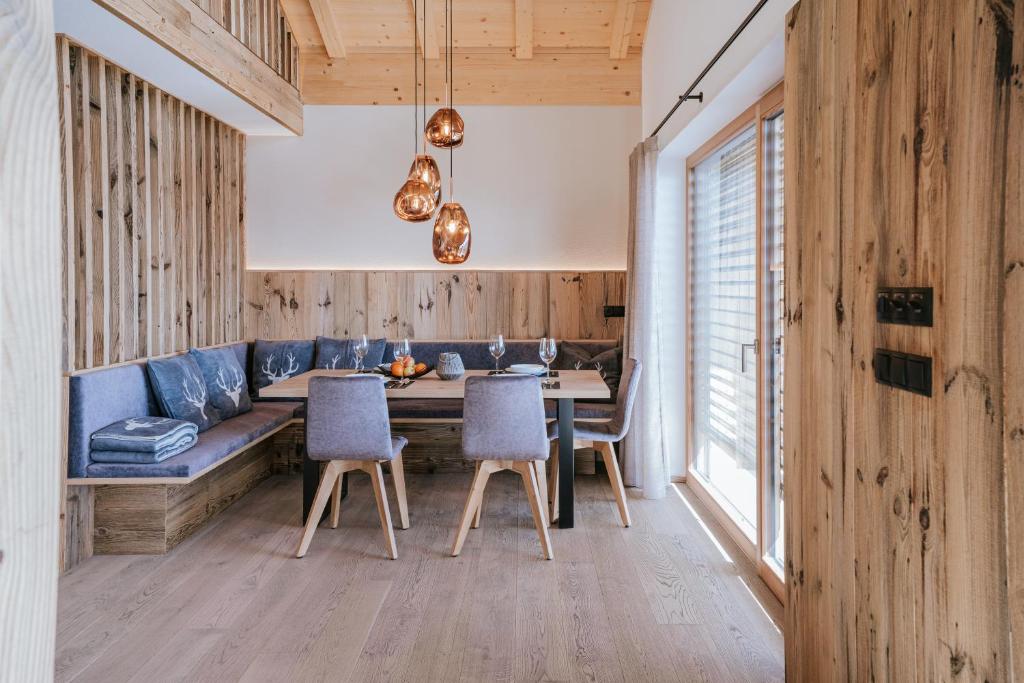 Posezení v ubytování Chalets Hansleitner