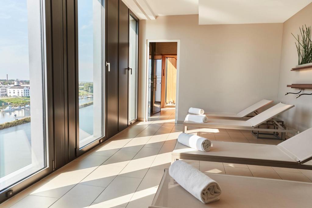 a hotel room with a view of the water at Steigenberger Hotel Bremen in Bremen