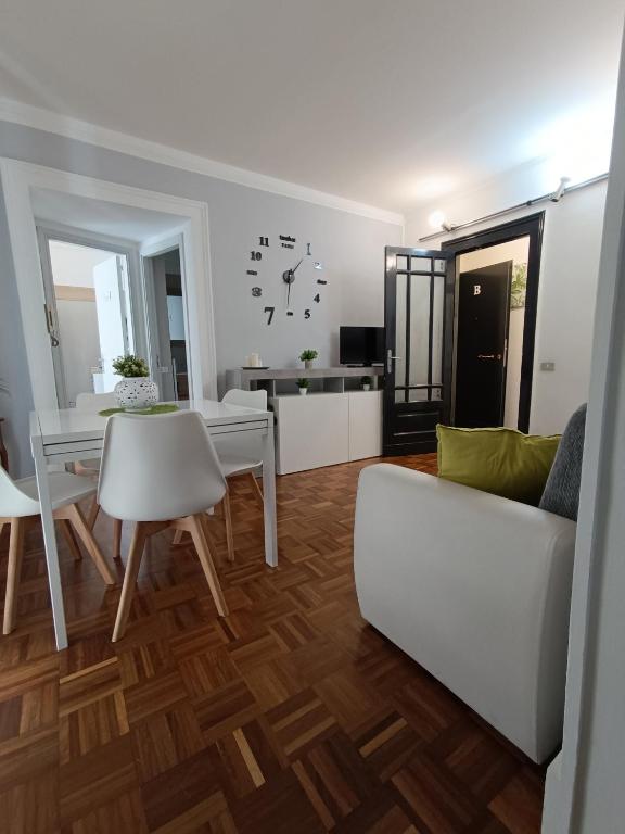 La casa di carta in piazza stesicoro - 10