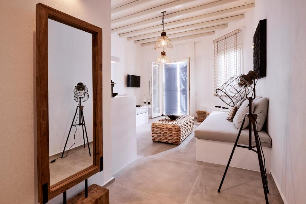 Телевизор и/или развлекательный центр в Eutopia Suites Sifnos