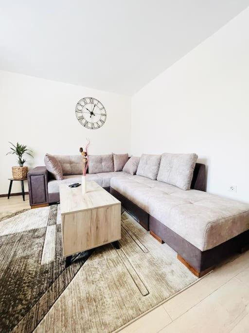 ティヴァトにあるFamily condo near the airport and the beachのギャラリーの写真