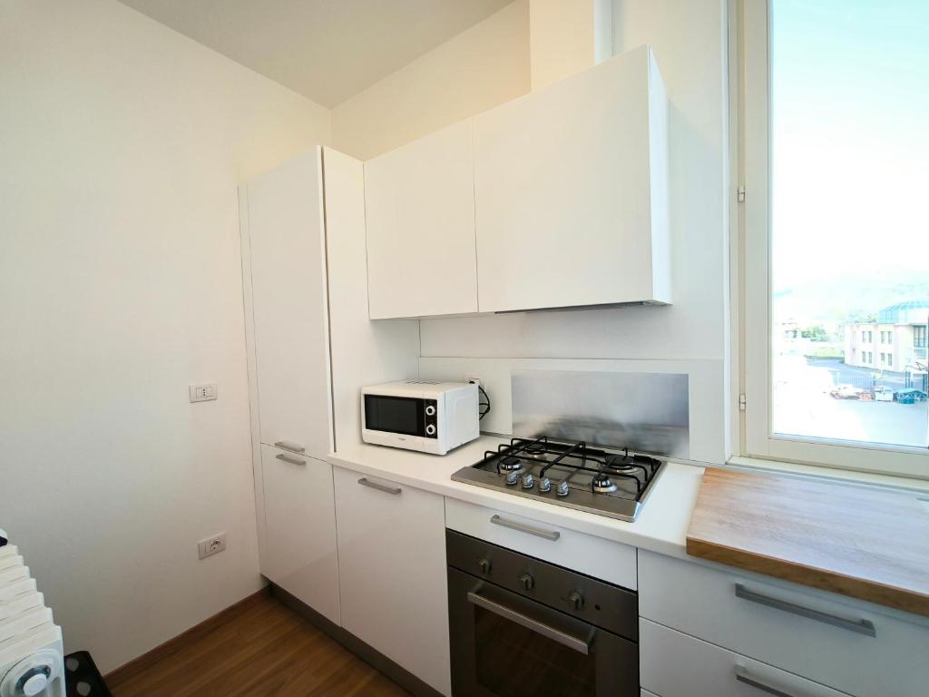 Kuchyňa alebo kuchynka v ubytovaní LA CASA GIALLA