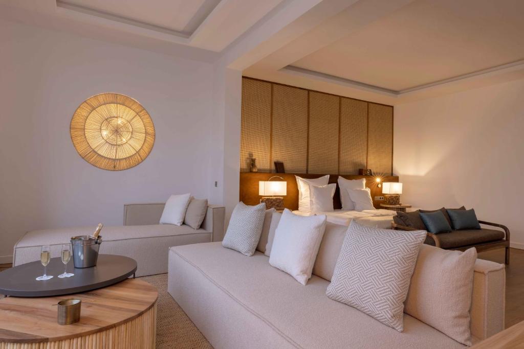 Posezení v ubytování Ksar Char-Bagh Small Luxury Hotels