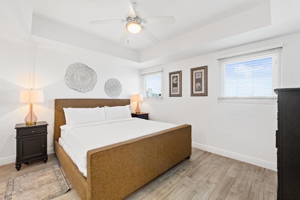 Sterling Breeze by Panhandle Getaways - Studio With Sea View