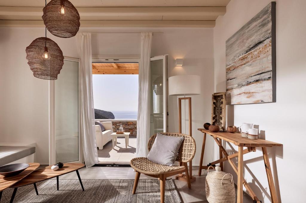 Гостиная зона в Eutopia Suites Sifnos
