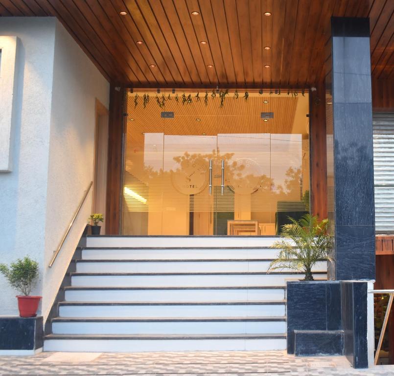 a building with stairs in front of a window at HOTEL SNOOZE in Jaipur