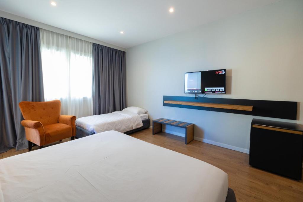 DUKA Hotel - Triple Room With Balcony And Side Sea View