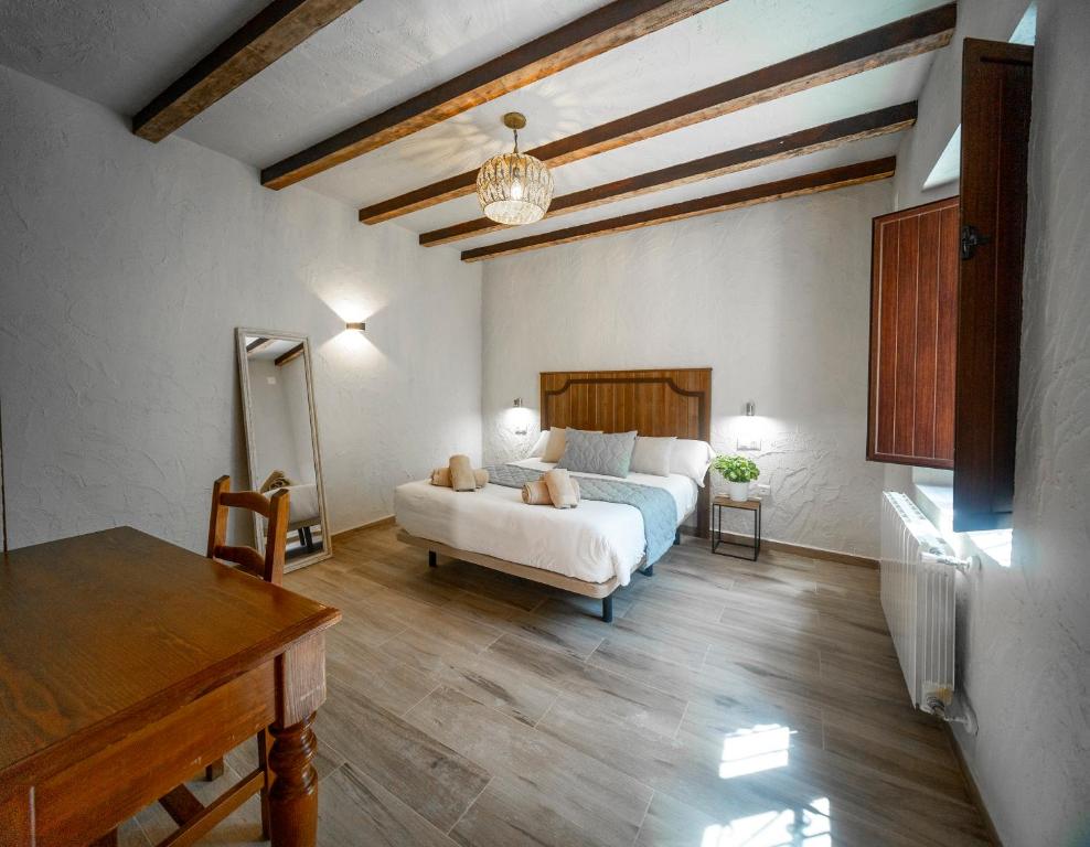 Postel nebo postele na pokoji v ubytování Eco Hotel Cueva del Gato