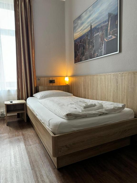 Postel nebo postele na pokoji v ubytování Hotel Kieler Hof am Hauptbahnhof - Hamburg Central Station
