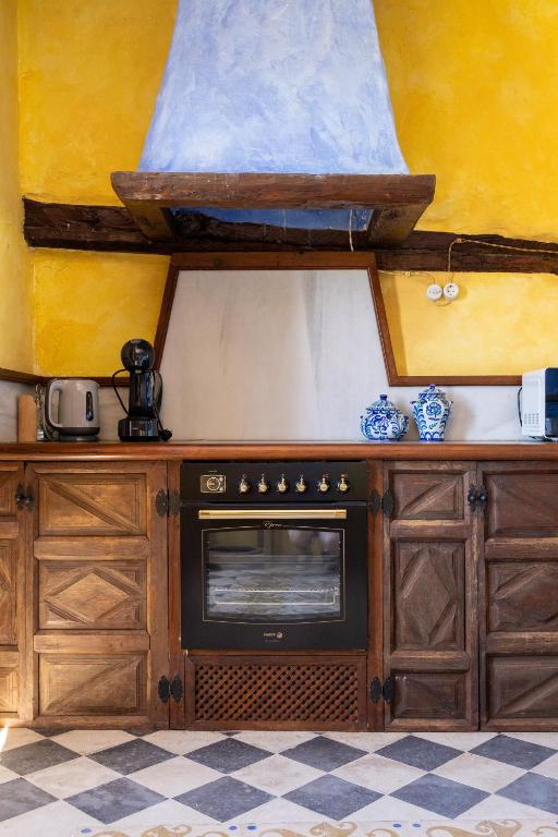 Kuchyň nebo kuchyňský kout v ubytování Casa Museo RAKKANA - En el Centro de Requena