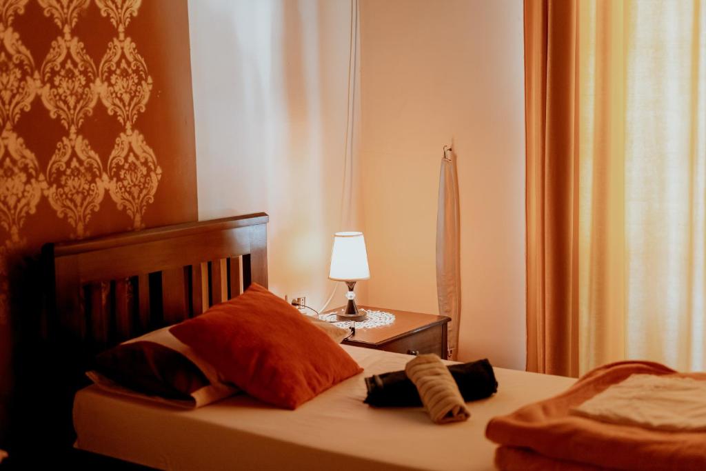 Postel nebo postele na pokoji v ubytování Berat Backpackers Hostel