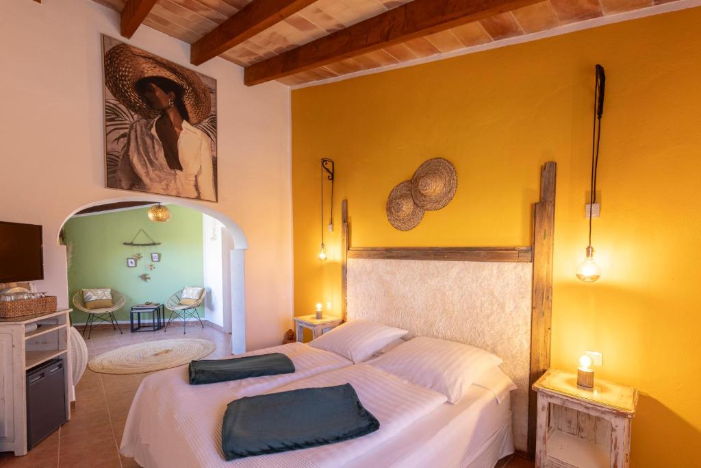 Postel nebo postele na pokoji v ubytování Agroturismo Finca Sa Tanca