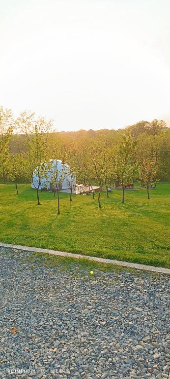Loodusmaastik of the luxury tent lähedal