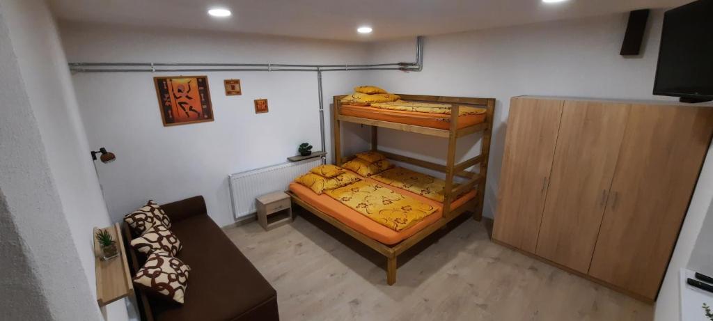 Postel nebo postele na pokoji v ubytování Vejminek pod smrkem