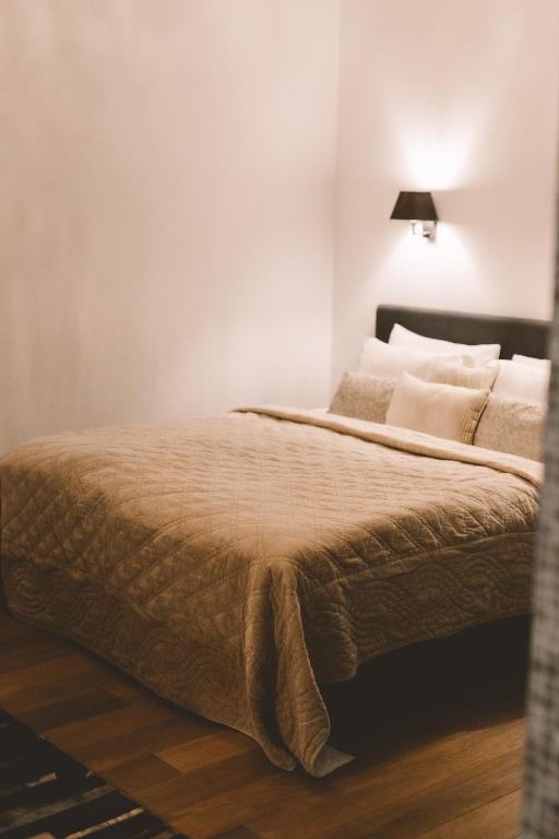 Postel nebo postele na pokoji v ubytování Frost Boutique Hotel