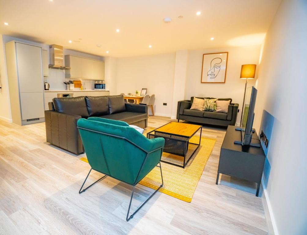 a living room with a couch and a table at Smart Central Birmingham 2 Bedroom Apartment in Birmingham
