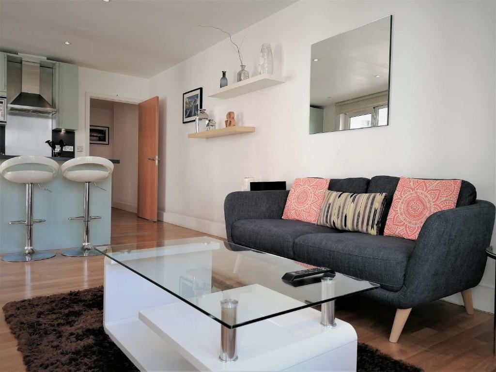 a living room with a couch and a glass table at Still Life Tower Hill Executive in London