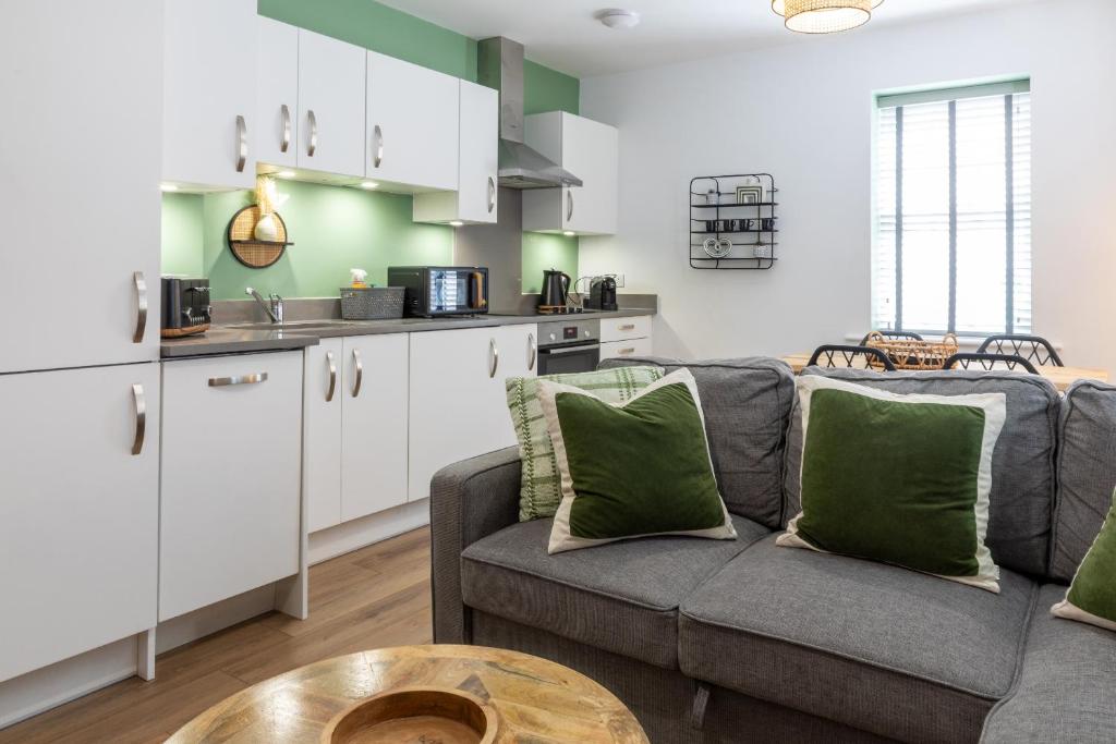 a living room with a couch and a kitchen at Stunning two bedroom in city centre in Southampton