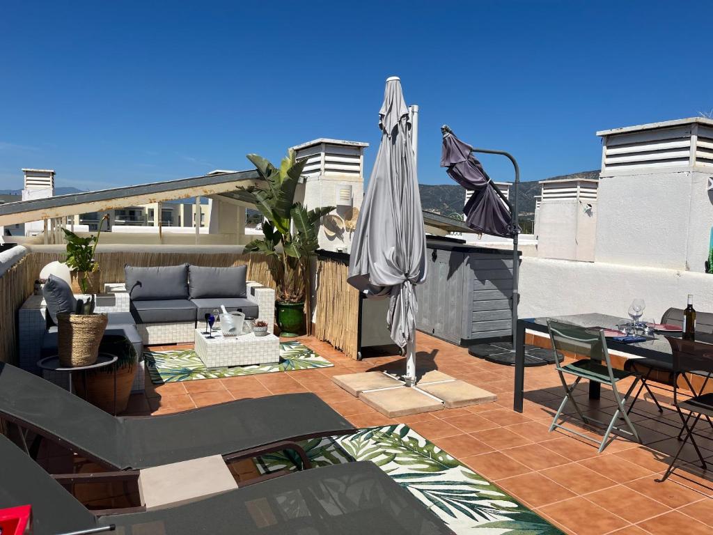 Balkón nebo terasa v ubytování Appartement avec terrasse sur le toit vue mer
