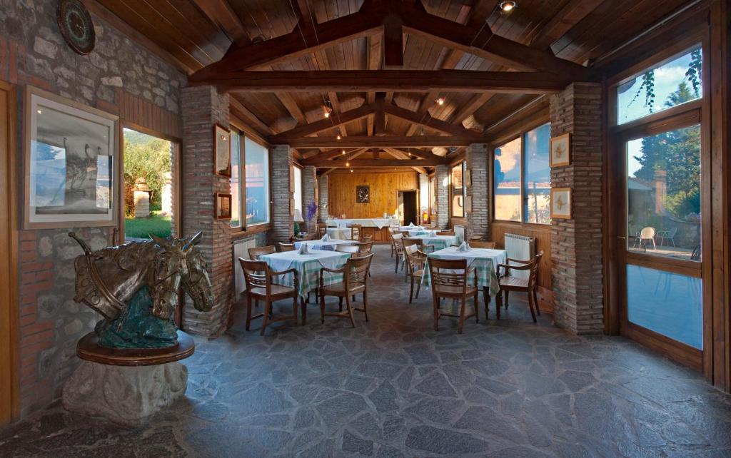 Restaurace v ubytování La Casella Antico Feudo di Campagna